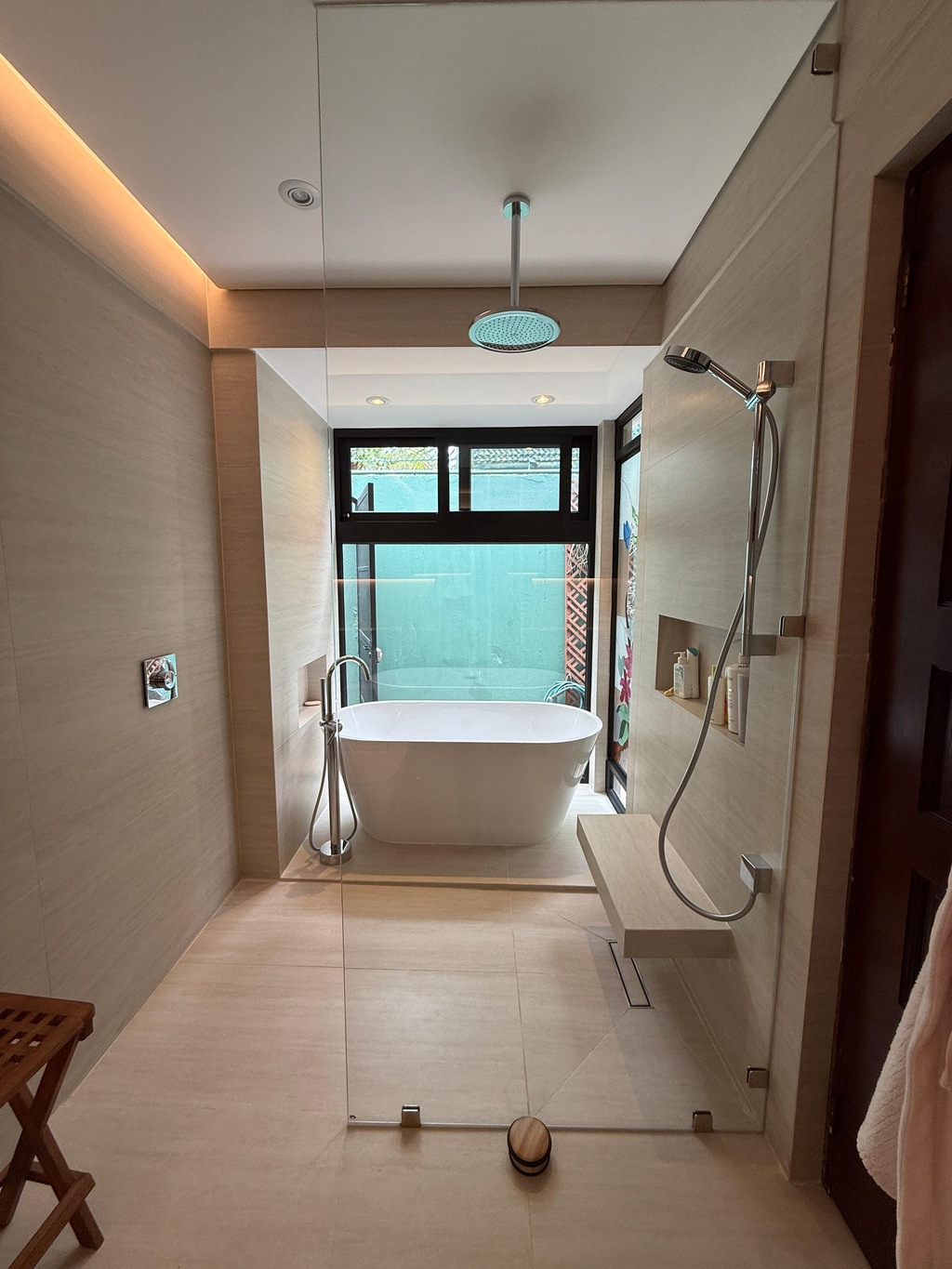 Casa San Lázaro — baño master con tina independiente