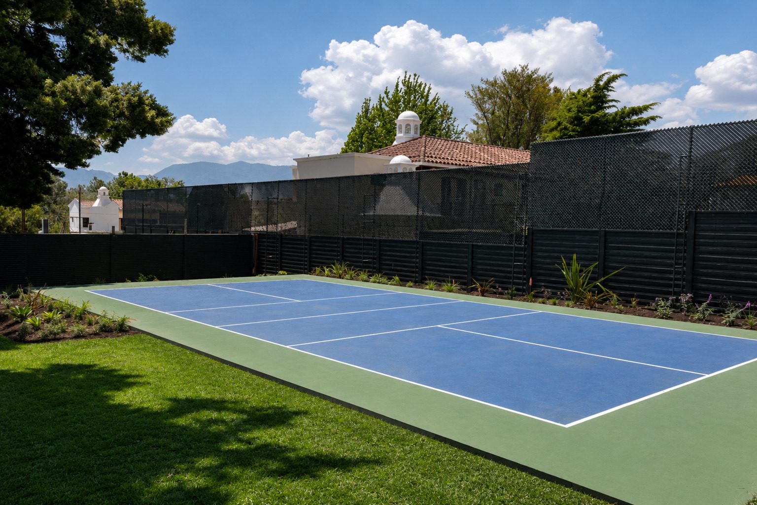 Casa San Pedro El Alto — cancha de pickleball con vista a Antigua Guatemala