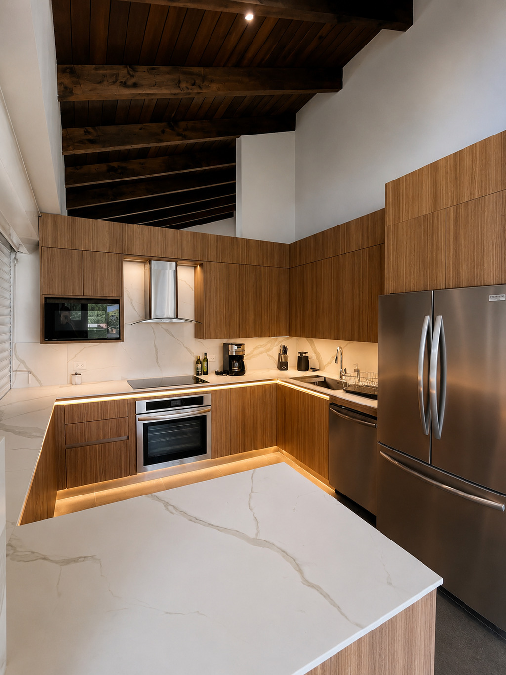 Casa San Pedro El Alto — cocina con encimera de mármol e iluminación LED