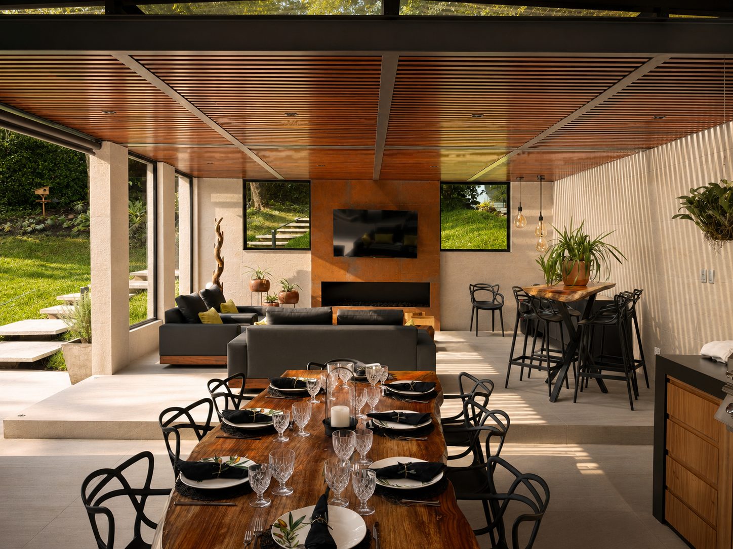 Casa Santa Rosalía — cocina exterior con parrillas y mobiliario en madera