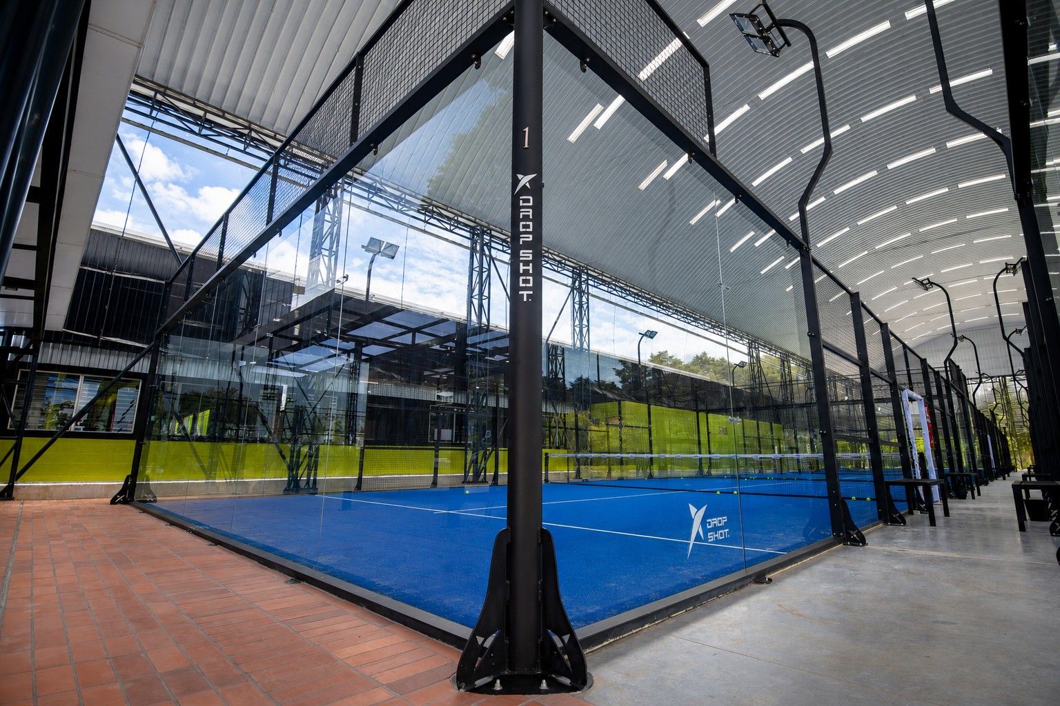 Padel Sport Center — cancha de padel con estructura de acero